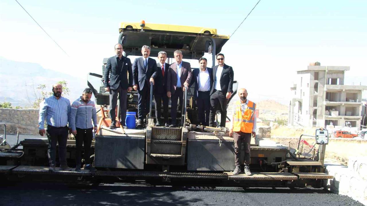 Şırnak'ta Turgut Özal Yaşam Parkı'na Asfalt Serimi Yapıldı