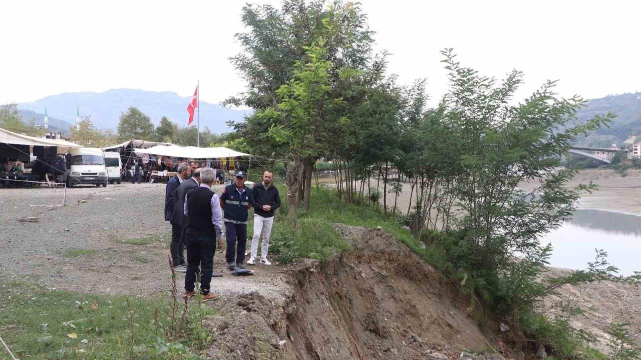 Samsun’da Barajda Su Seviyesi Düştü, Kıyıda Çatlaklar Oluştu