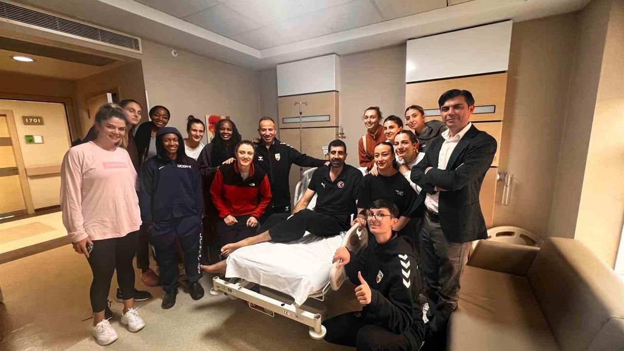 Kadın Basketbolculardan Fatih Solak'a Geçmiş Olsun Ziyareti