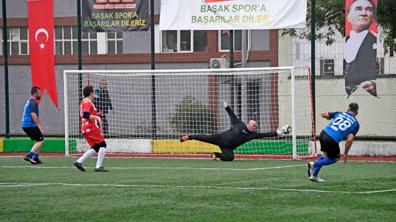 Osmangazi'de Geleneksel Halı Saha Turnuvası Başladı