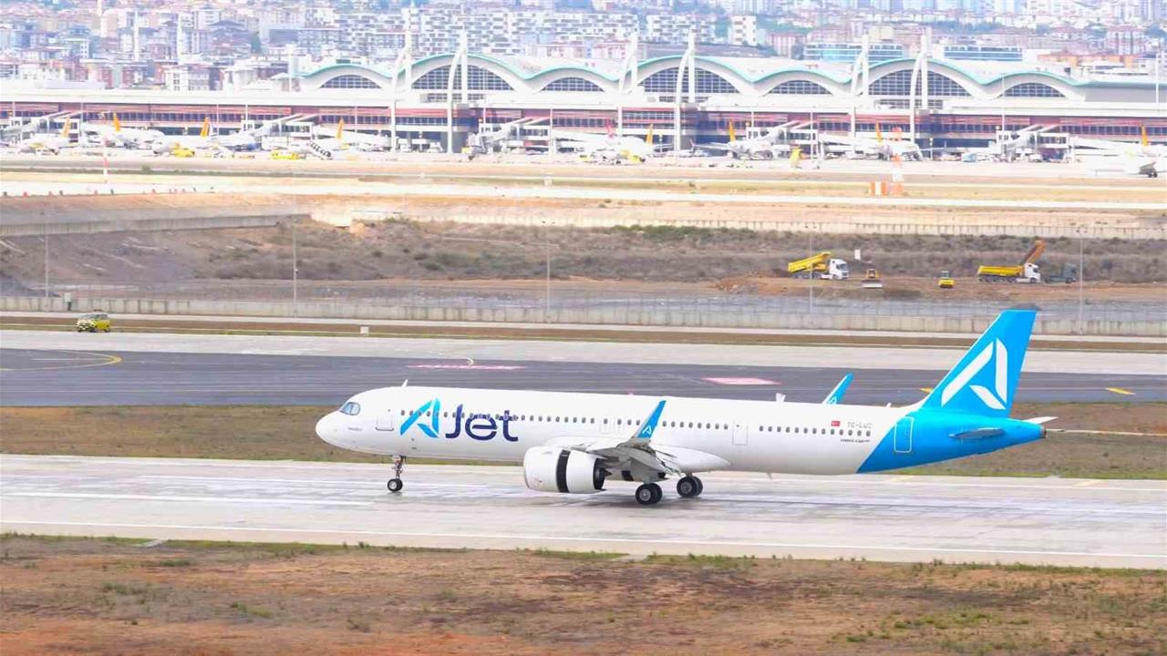 İstanbul'da Sabiha Gökçen Havalimanı'nda İniş Operasyonları Başladı