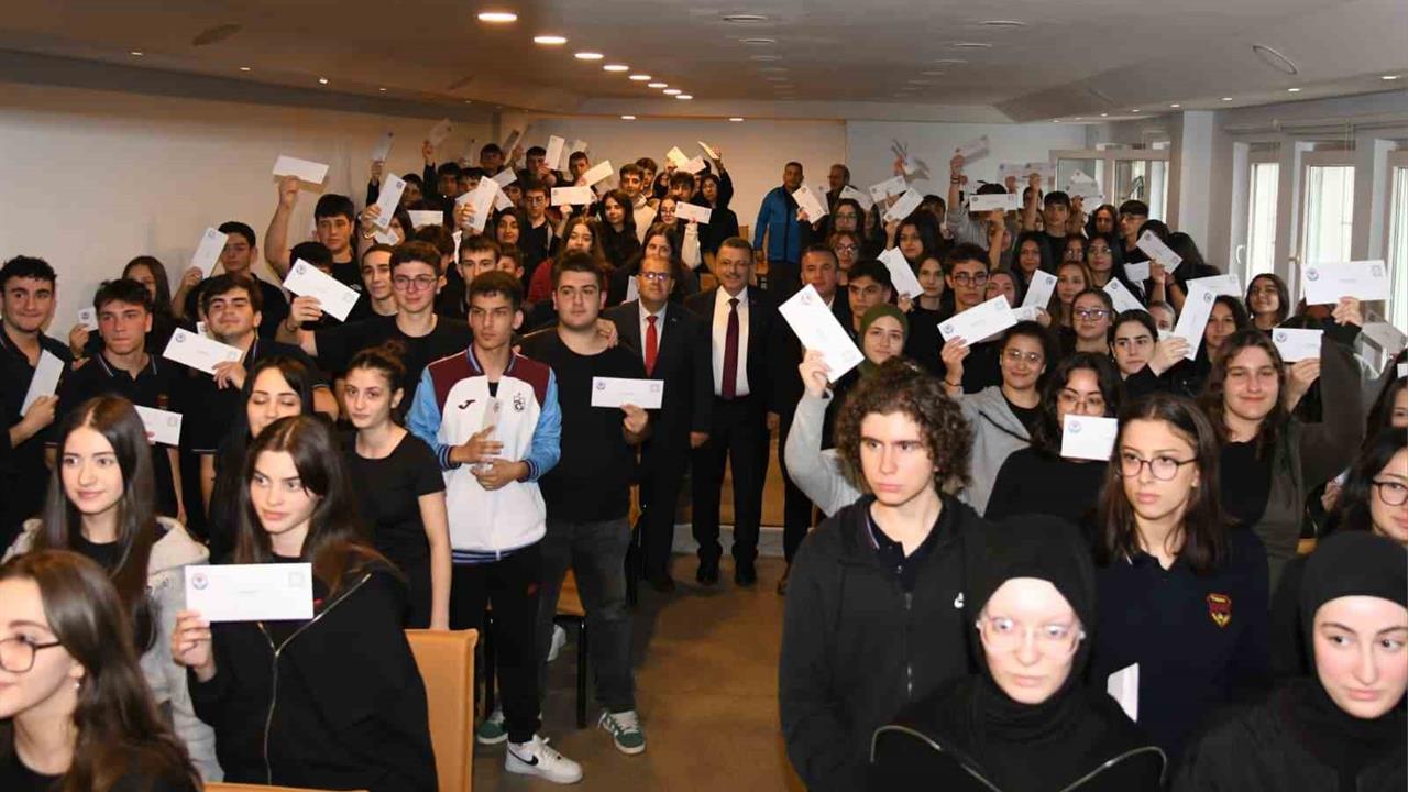 Trabzon'da 10 Bin Öğrenciye Dijital Eğitim Desteği Verilecek