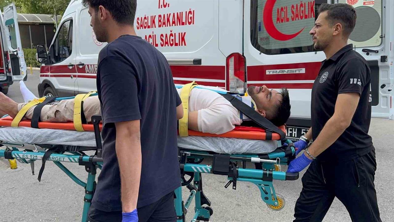 Adıyaman'da İki Otomobil Çarpıştı: 2 Yaralı
