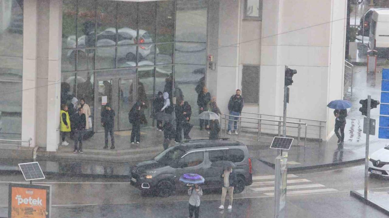 Samsun'da Sağanak Yağış: 51 Kilogram Su Düştü