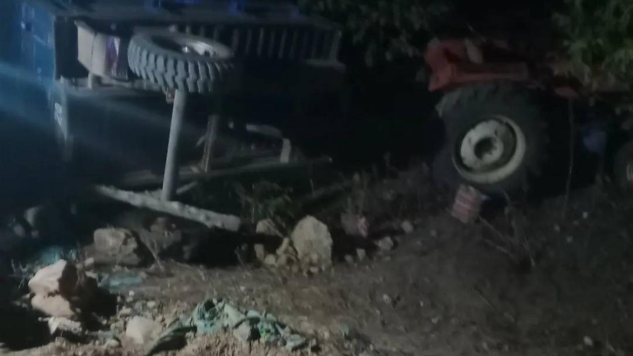 Beyşehir'de Traktör Devrildi: Sürücü Ağır Yaralandı