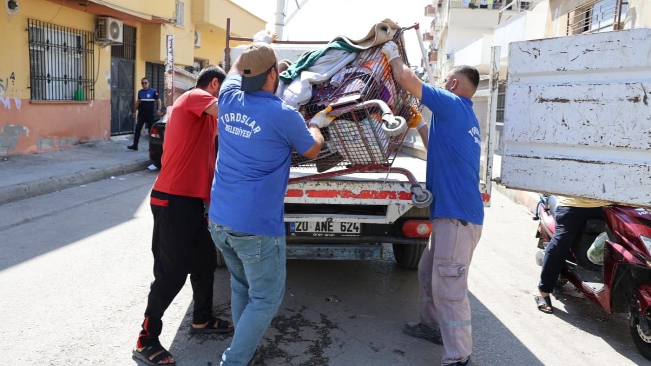 Demirtaş’taki 2. El Giysi Satan Seyyarlara Zabıta ‘dur’ Çekti: Tezgahlara El Kondu!