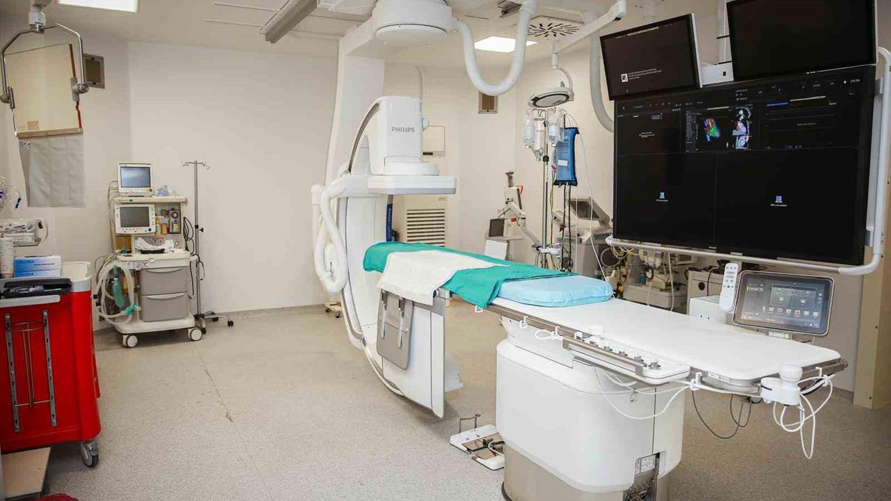 Aydın'da Yeni Nesil Anjiyografi Cihazı Hizmete Girdi