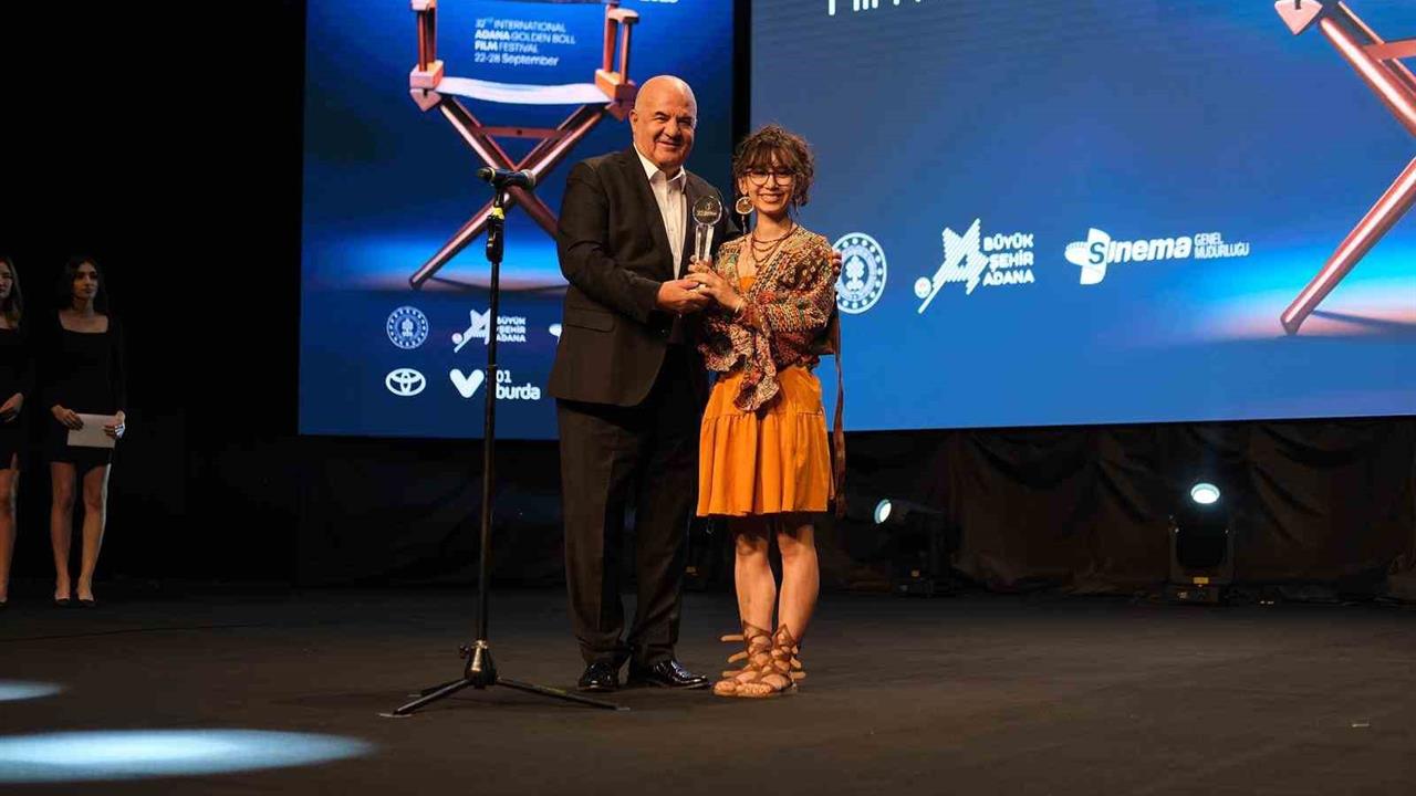 ADÜ Öğrencisi Tuğçe Sönmez, Altın Koza Ödülü Aldı