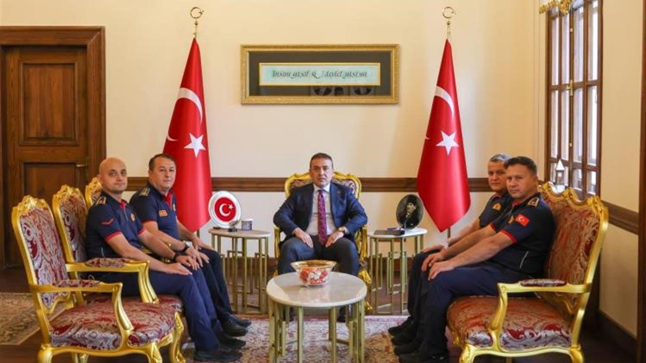 Bilecik'te İtfaiye Haftası Kutlaması: Vali Sözer Personelle Buluştu