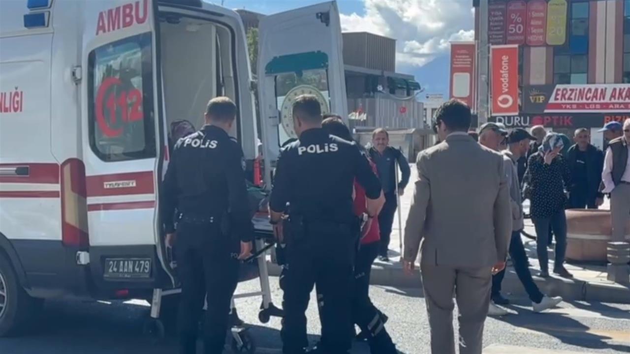 Erzincan'da Motosiklet Kazası: Yaya Yaralandı
