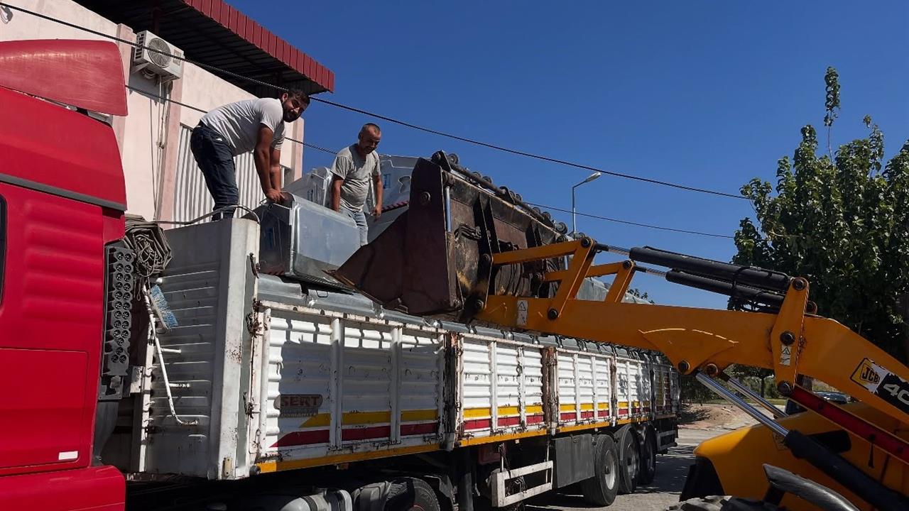 Buharkent'te 130 Yeni Çöp Konteyneri Dağıtıldı