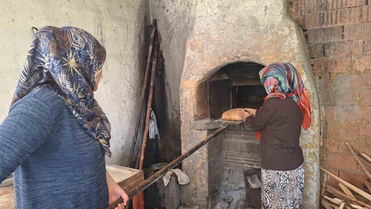 Kütahya'da Kadınlardan Gazze’ye Destek Ekmek Satışı