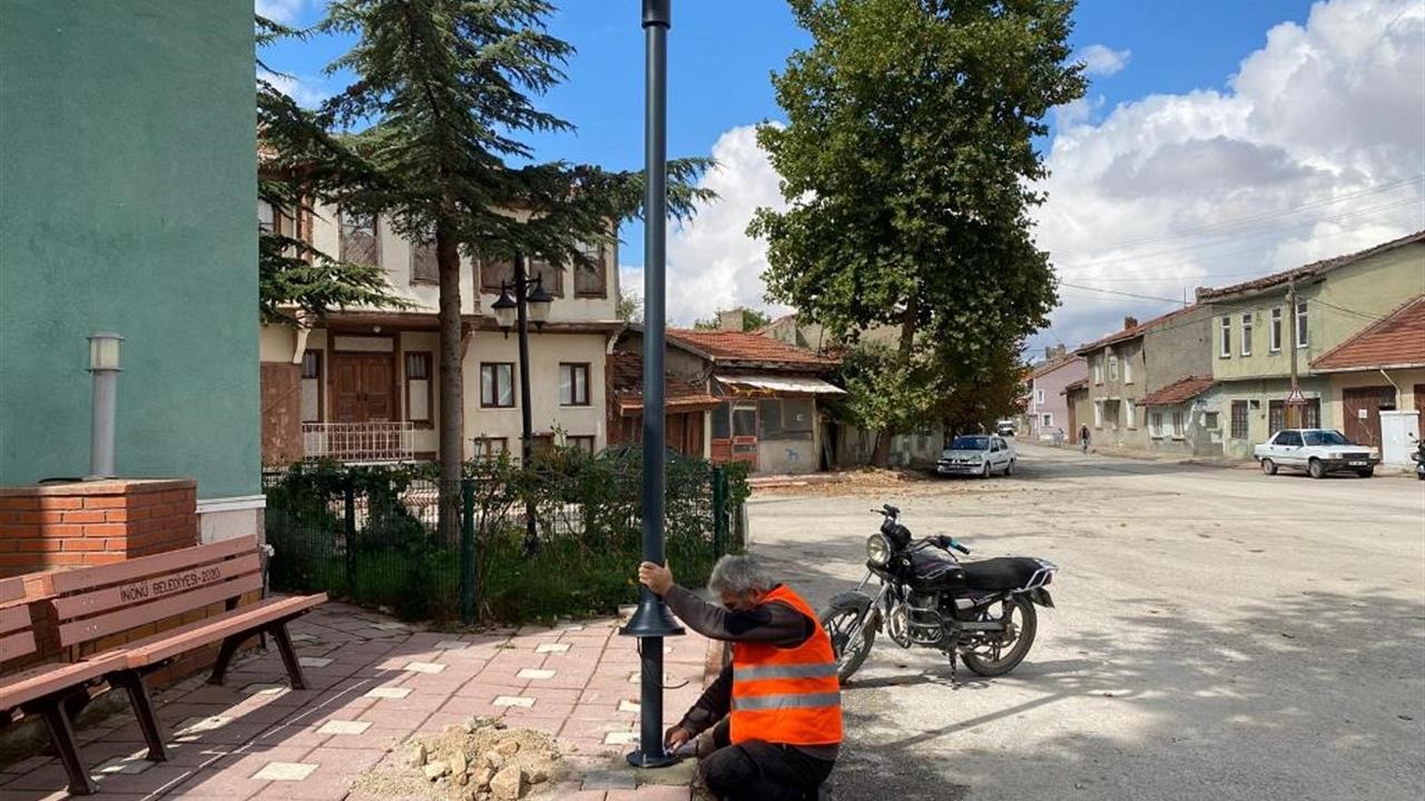Yenice Mahallesi Meydanı Modernleşiyor: Çalışmalar Hızla İlerliyor