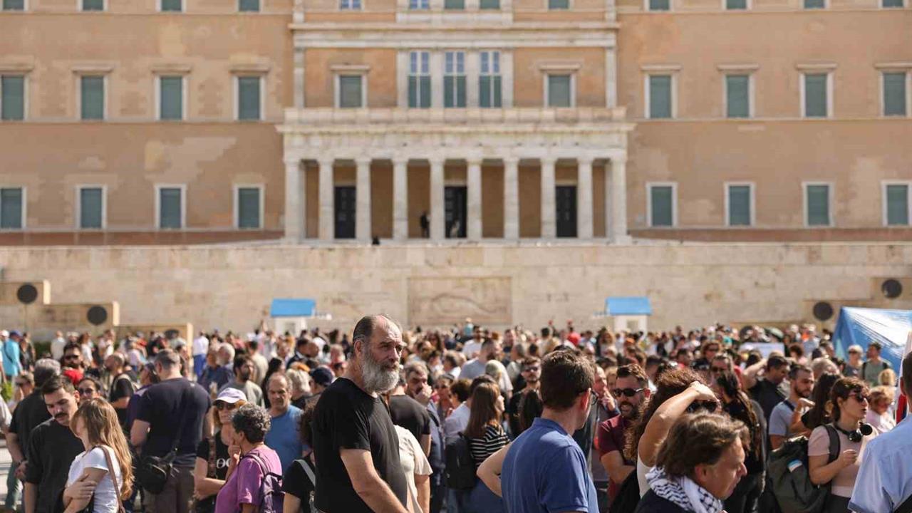 Yunanistan'da 24 Saatlik Genel Grev: Kamu Hizmetleri Durdu