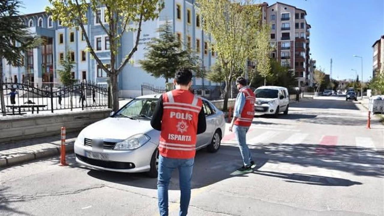 Isparta'da Okul Önlerinde Güvenlik Denetimi Yapıldı