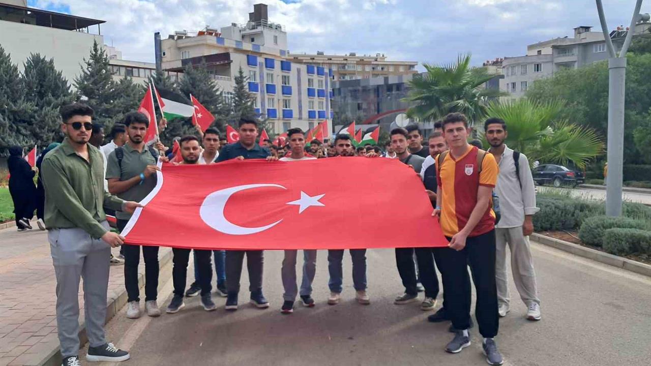Kilis'te Üniversite Öğrencilerinden Filistin'e Destek Yürüyüşü