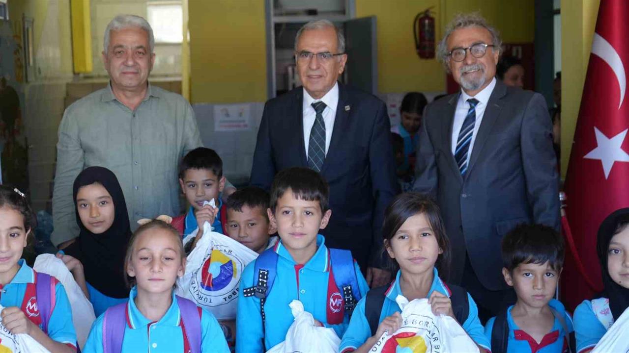 Eskişehir'de İlkokullara Kırtasiye Desteği Sağlandı