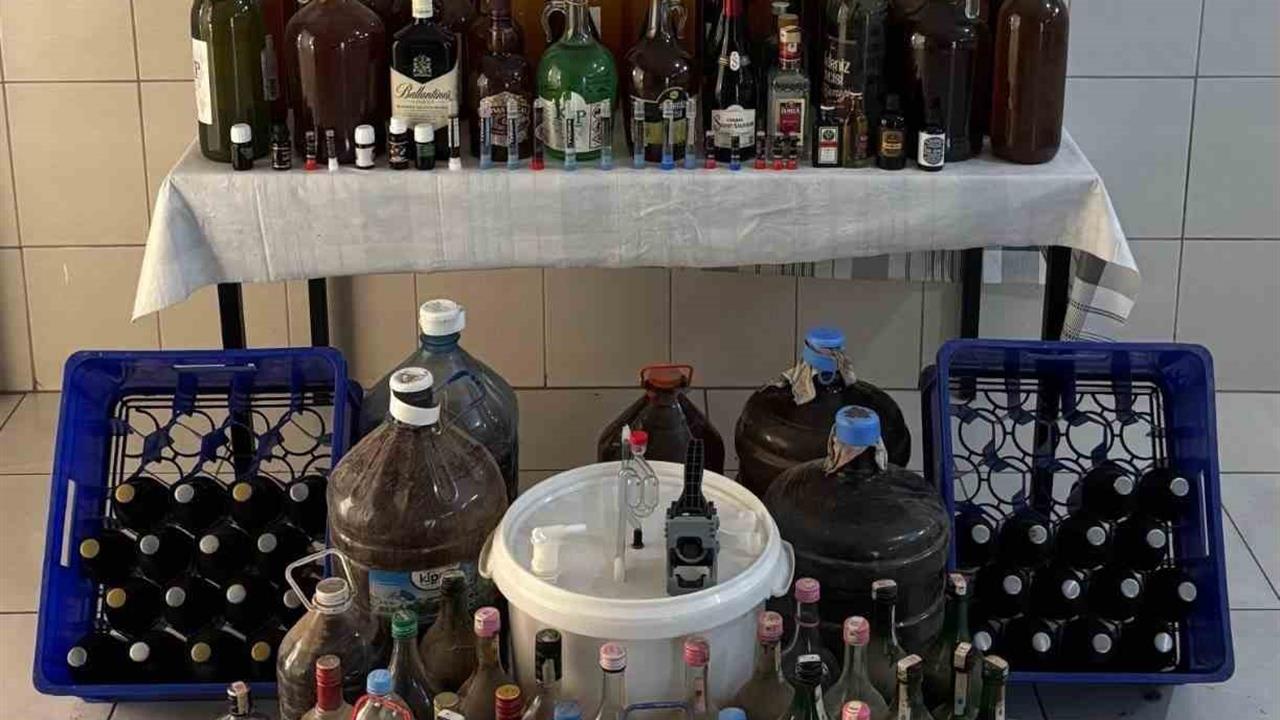 Aydın'da Kaçak Alkol Operasyonu: Çok Sayıda İçki Ele Geçirildi