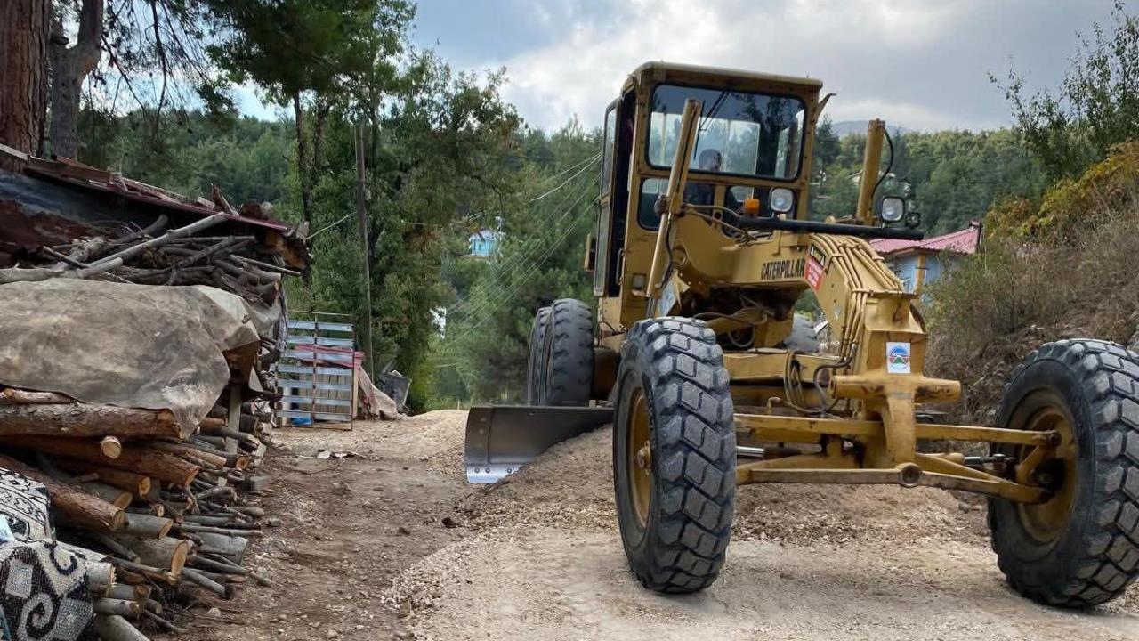 Çamlıyayla'da Yol Bakım, Temizlik ve Parke Çalışmaları İle Sathi Yol Kaplama Alt Yapı Çalışması