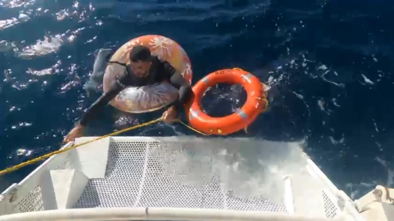 Aydın'da Yüzerek Yunanistan'a Geçmeye Çalışan Göçmen Yakalandı