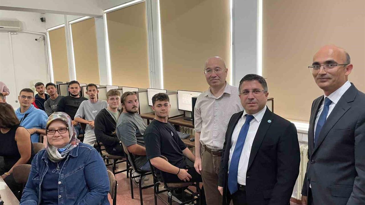 Efe Berk Sakin Bilgisayar Laboratuvarı Edremit'te Açıldı