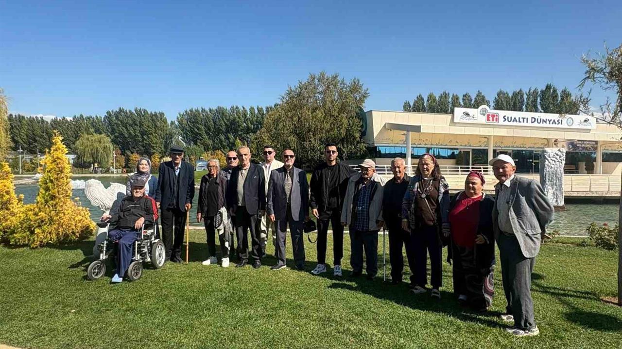 Eskişehir'de Huzurevi Yaşlıları için Anlamlı Gezi Düzenlendi