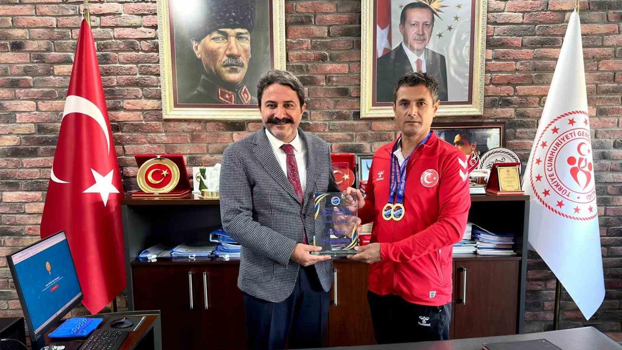 Erkan Balk, Gençlik ve Spor İl Müdürü Kalın’ı Ziyaret Etti