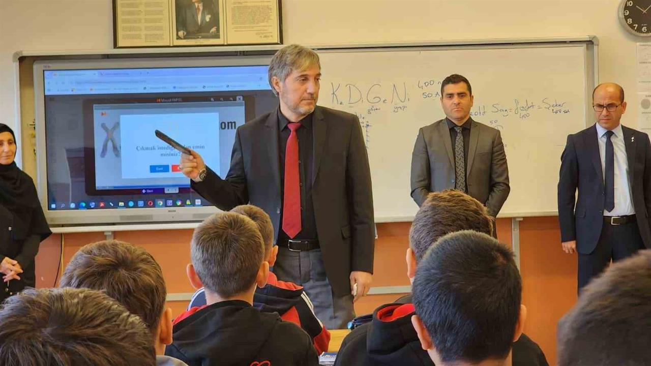 Kütahya'da Aile Kavramına Vurgu: "Çocuklarımızı Koparmayalım"