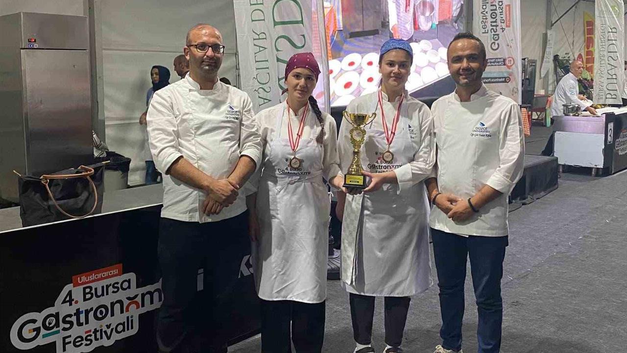 Düzce'de Turizm Fakültesi Öğrencilerinden Uluslararası Başarı