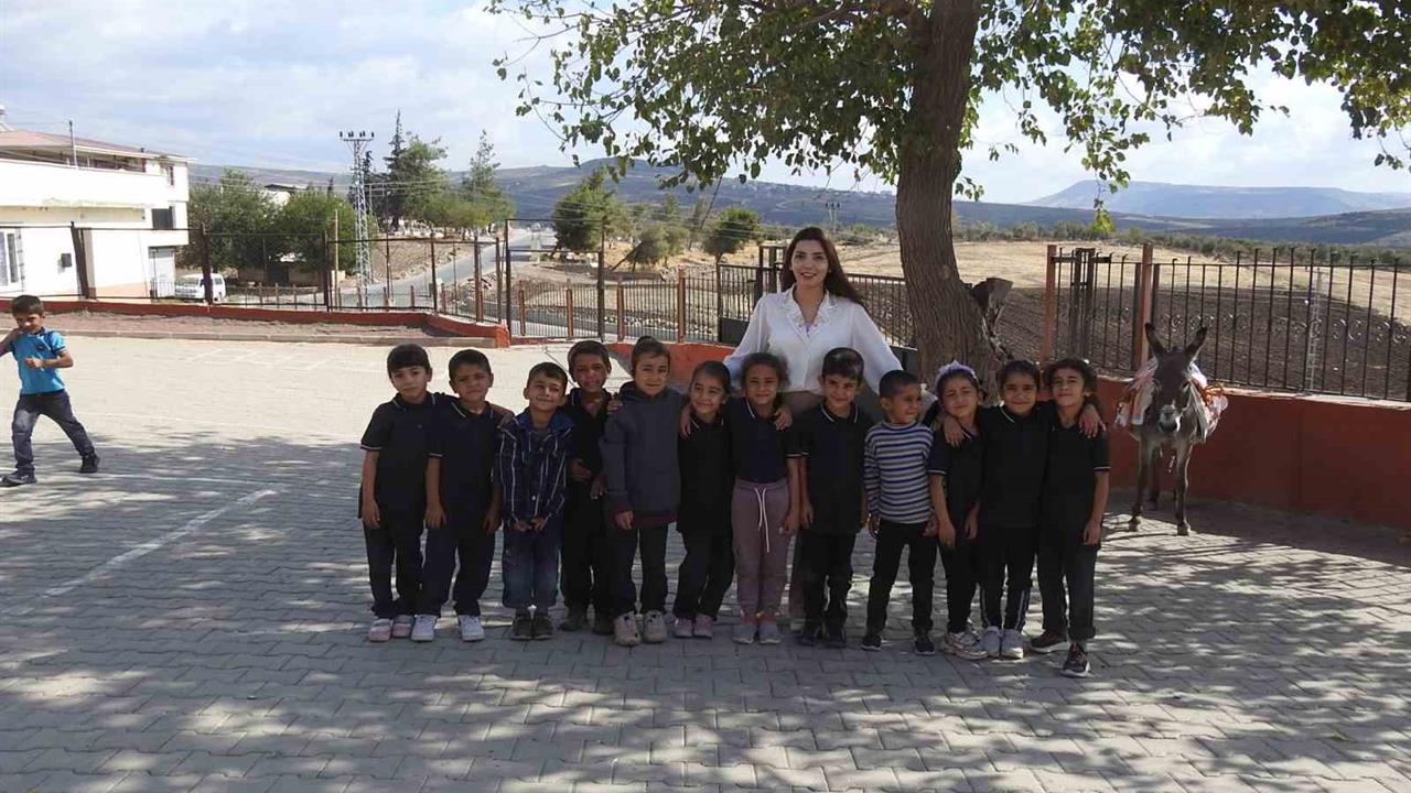 Kilis'te Öğrenciler Eşekle Okuma Yazmayı Keşfetti