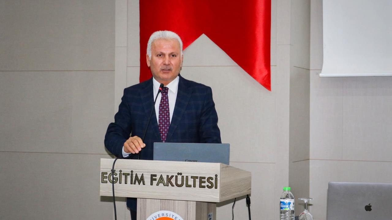 Mersin İl Müftüsü Yığman, "altı Minare, Bin Bir Anlatı" Paneline Katıldı