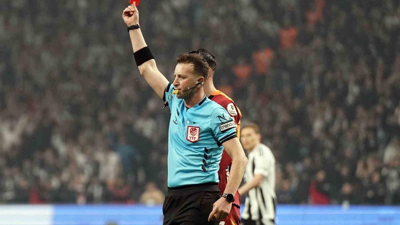 Galatasaray-Beşiktaş Derbileri Kırmızı Kartlarla Dolu Geçiyor