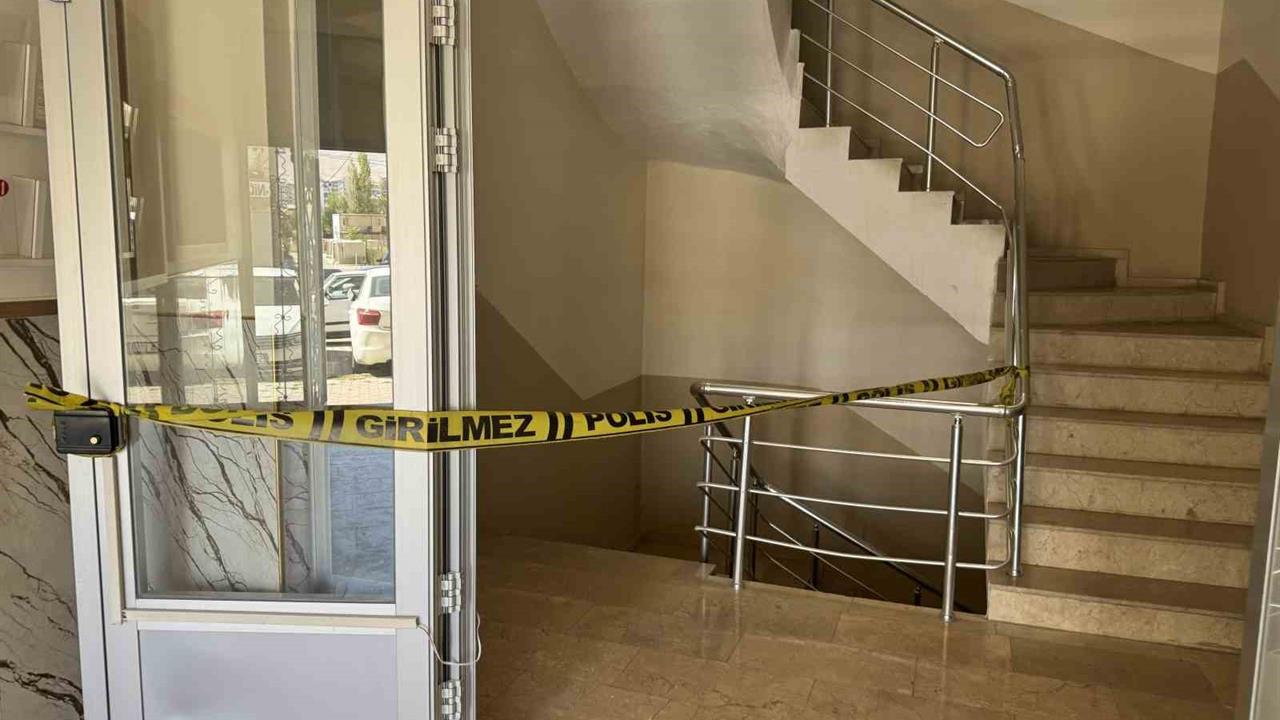 Niğde'de 3. Kattan Düşen Adam Ağır Yaralandı