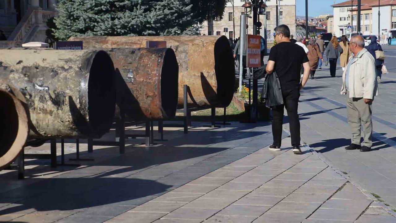 Sivas'ta Yer Altından Çıkarılan Borular Sergileniyor