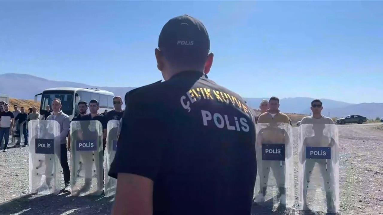 Erzincan'da Çevik Kuvvet Polisinden Gerçekçi Tatbikat