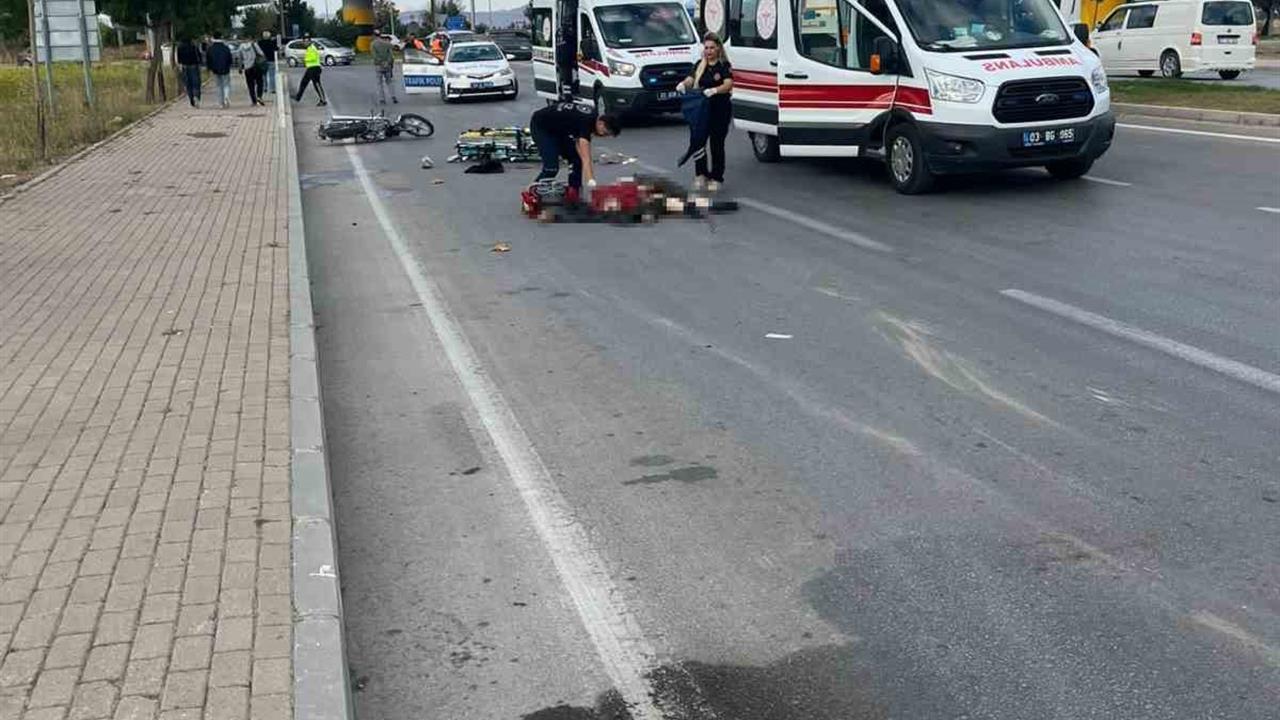 Afyonkarahisar'da Tırla Çarpışan Motosiklet Kazasında 2 Genç Hayatını Kaybetti