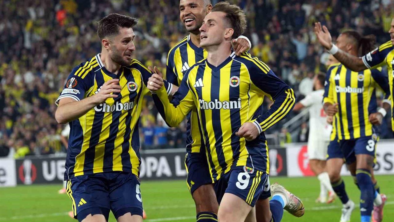 Fenerbahçe, Nice'i İlk Yarıda 2-1 Geçti