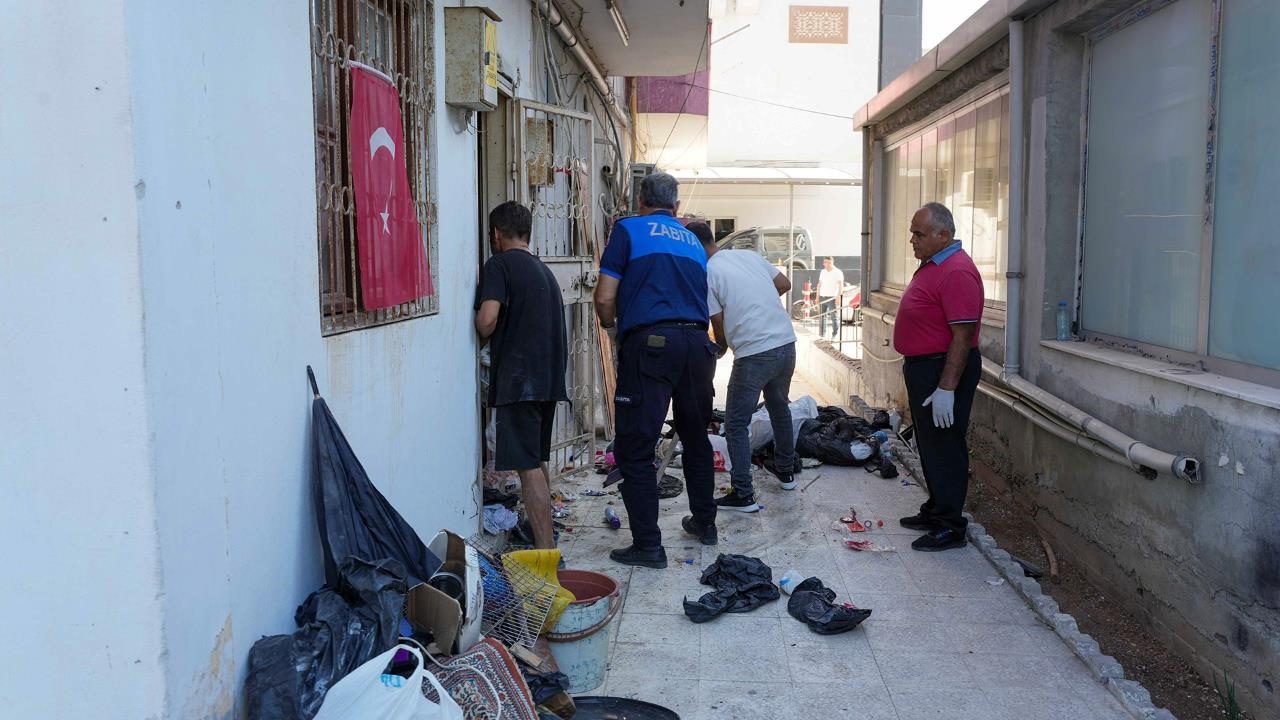 Tarsus Belediyesi’nden Çöp Ev Temizliği: 28 Ton Atık Çıkarıldı