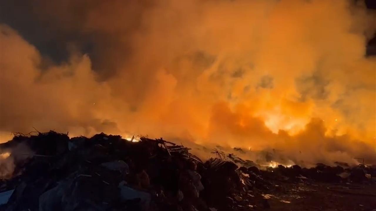 Kapaklı'da Hurdalık Yangını Korkuttu: İtfaiye Müdahale Ediyor
