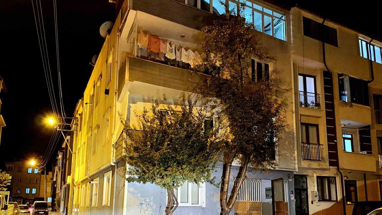 İnegöl'de 3. Kattan Düşen Genç Kız Ağır Yaralandı