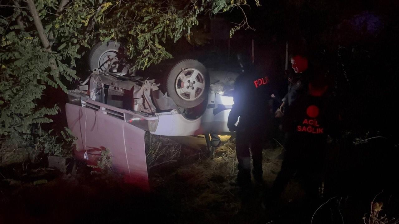 Erzincan'da Polisten Kaçan Araç Şarampole Uçtu: 2 Yaralı