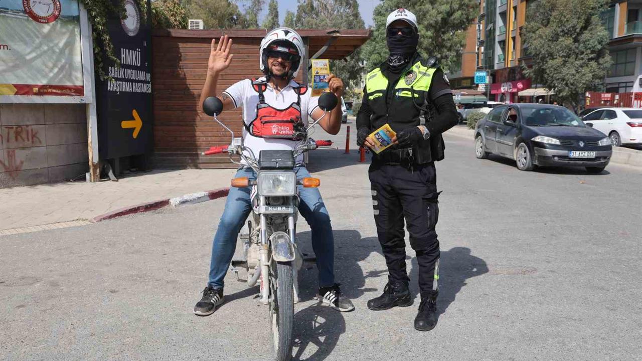 Hatay'da Kuryeler Kasklarını Hayatları İçin Takıyor
