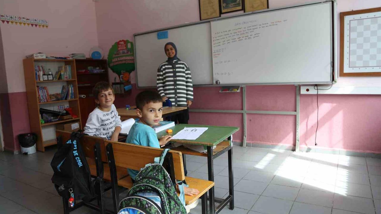 Artvin'de Köy Okulunda Eğitim Devam Ediyor: 5 Öğrenci, 2 Öğretmen