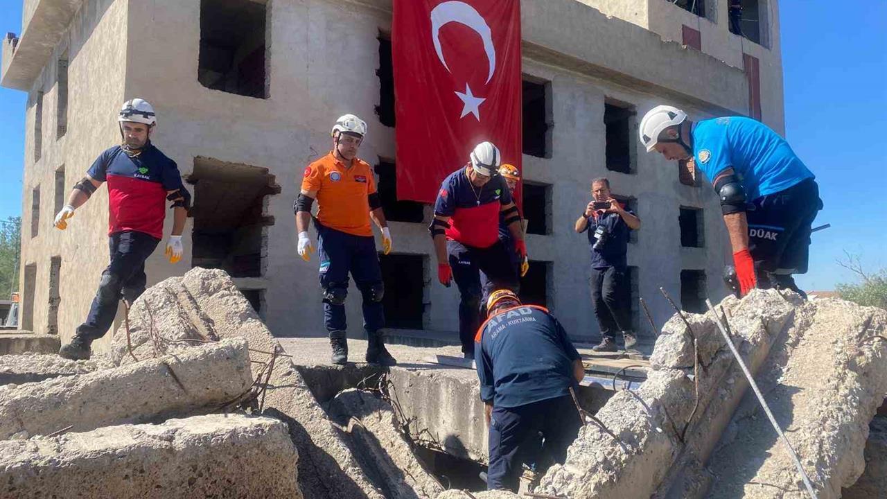 Diyarbakır'da Gerçeği Aratmayan Deprem Tatbikatı
