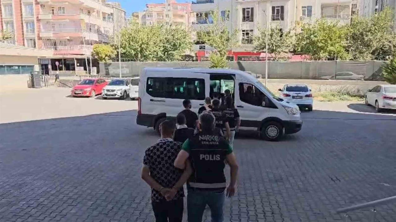 Şanlıurfa'da Eş Zamanlı Operasyon: 8 Şahıs Yakalandı