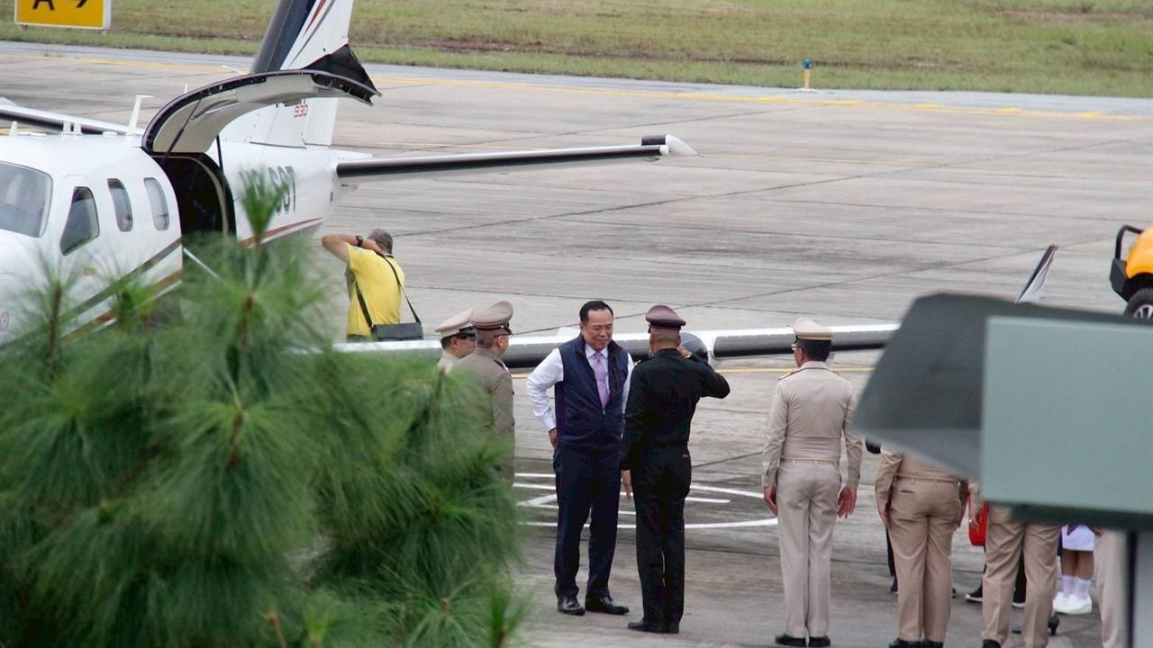 Tayland Başbakanı Anutin, Özel Uçağıyla Organ Taşıdı