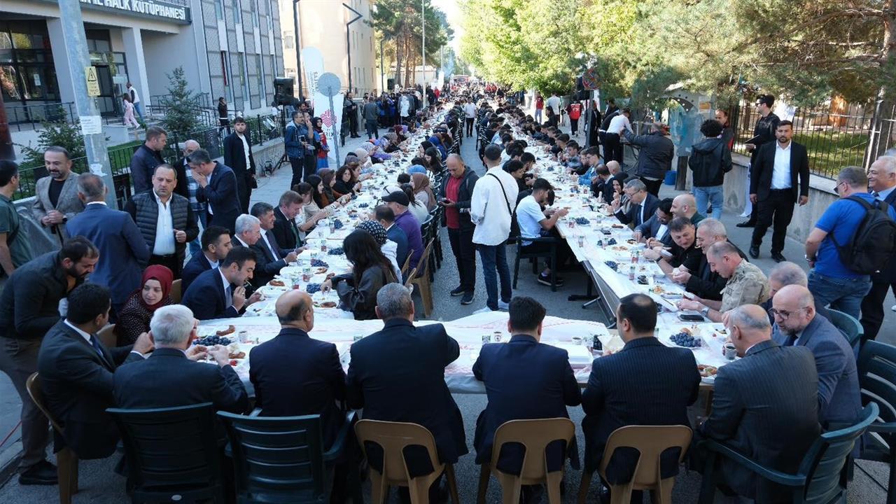 Erzincan'da Üniversite Öğrencilerine Hoş Geldin Kahvaltısı Düzenlendi