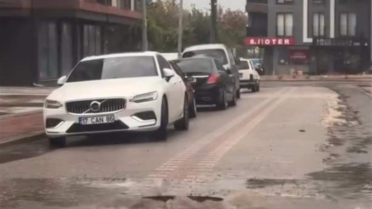 Çanakkale'de Kanalizasyon Taşmaları Sokakları Göle Dönüştürdü