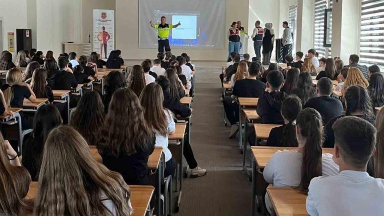 Çanakkale'de Öğrencilere Trafik Eğitimi Verildi