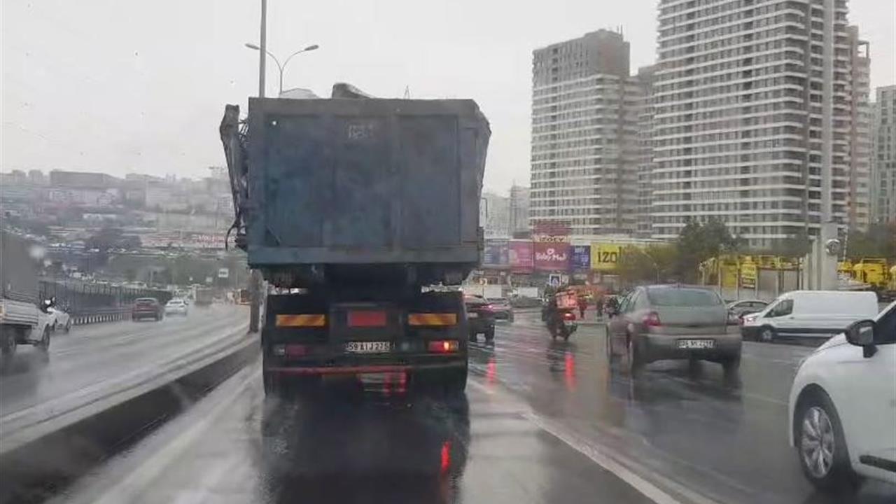 Beylikdüzü'nde Tehlikeli Kamyon Yolculuğu Kamerada